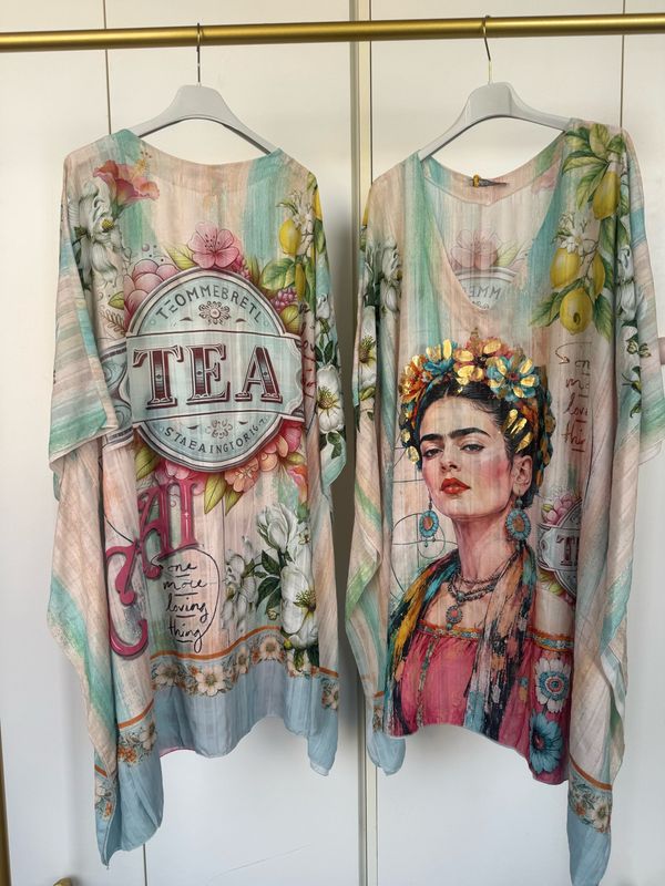 Frida Kahlo Poncho