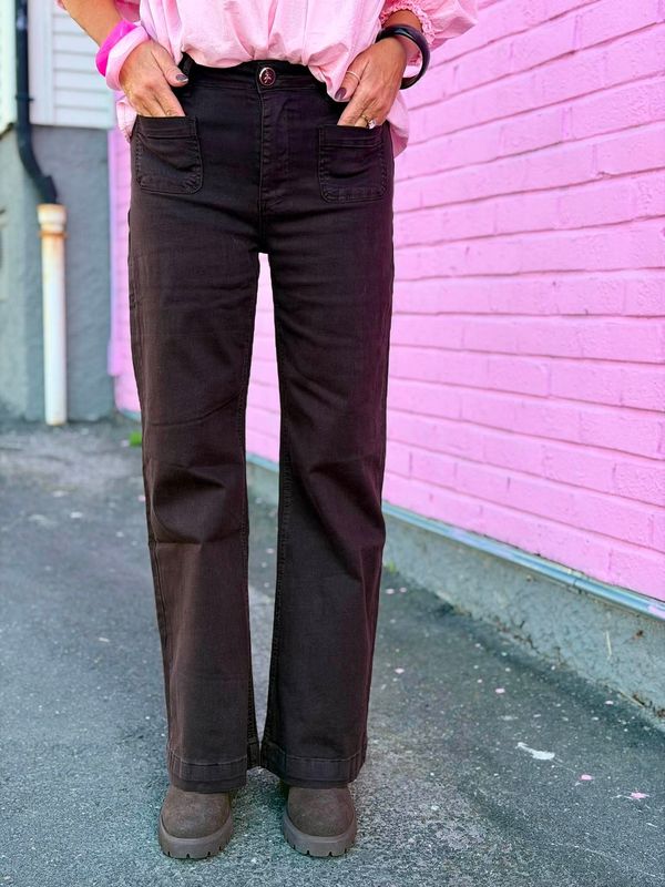 Wide Pockets Jeans Qnuz
