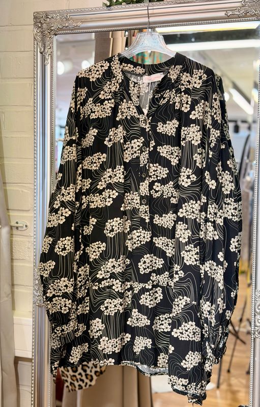 3 OVERSIZED BLUSER 899,- (str 38-50)